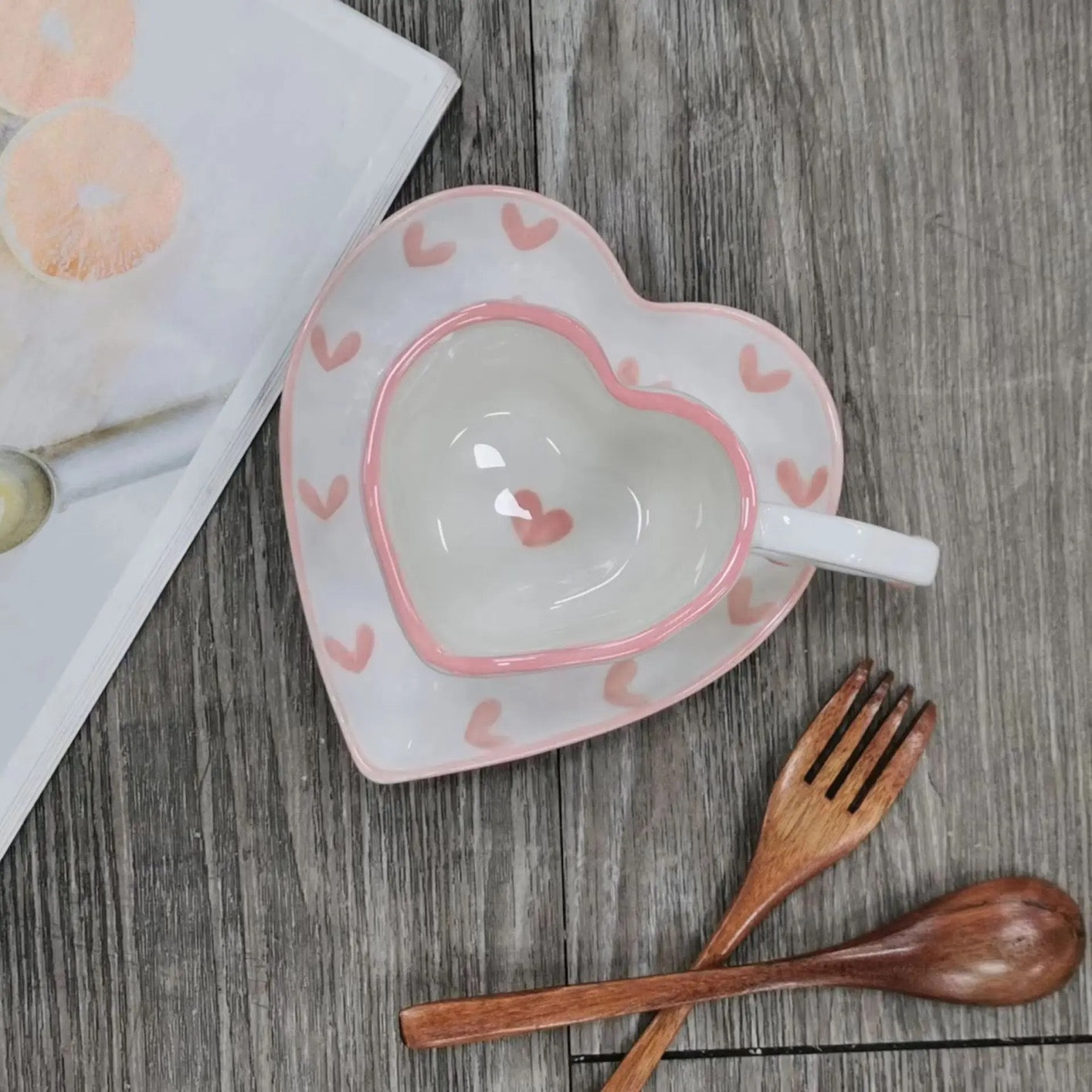 SET DE TAZA Y PLATO EN FORMA DE CORAZÓN