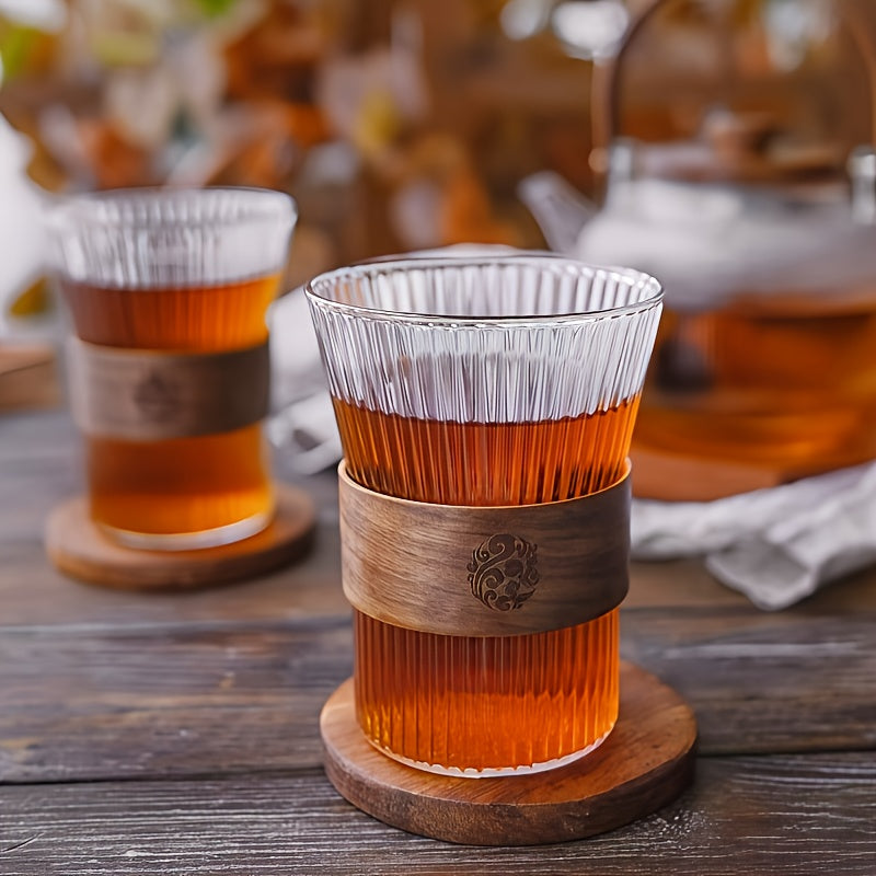 SET DE DOS VASOS DE VIDRIO ACANALADO CON FUNDA DE MADERA